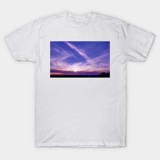 Monument Valley and Clouds. sunset2 T-Shirt